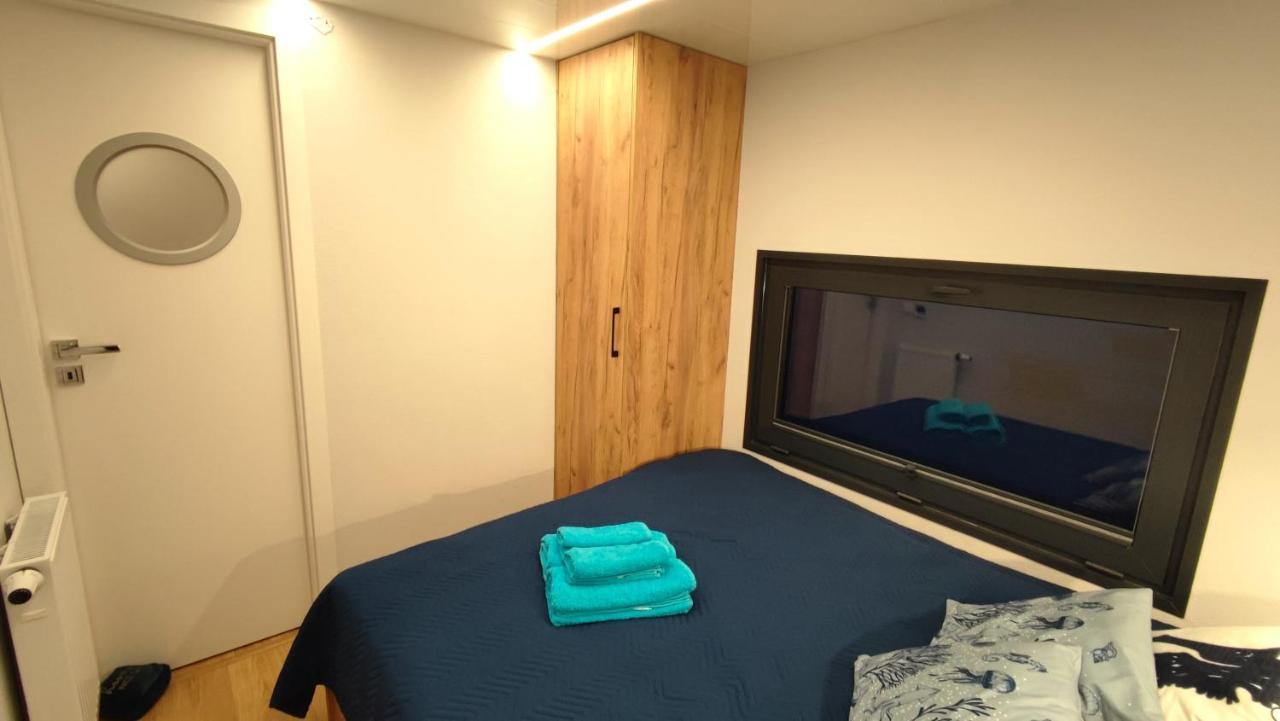 Houseboat Water King Apartament Plywajacy Dom Na Wodzie, 7 Os Вроцлав Екстериор снимка