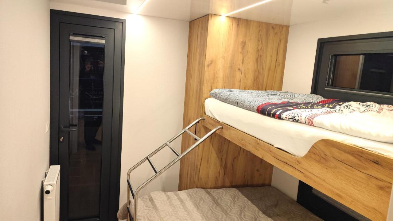 Houseboat Water King Apartament Plywajacy Dom Na Wodzie, 7 Os Вроцлав Екстериор снимка