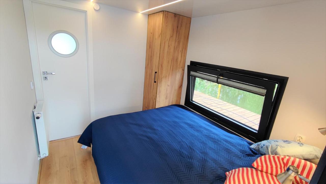 Houseboat Water King Apartament Plywajacy Dom Na Wodzie, 7 Os Вроцлав Екстериор снимка